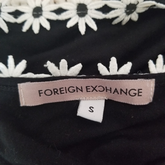 Foreign Exchange Daisy Top - Picture 4 of 4